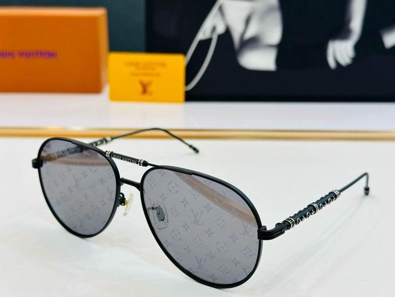 LV Sunglasses 553